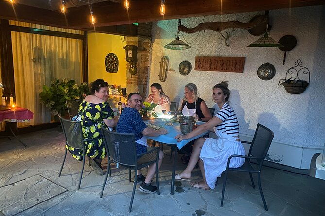 typical-tuscan-family-dinner-in-a-villa-near-cortona