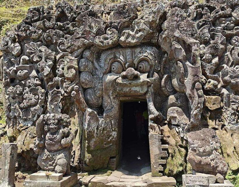 ubud-1-day-trip-tegalalangtemplegoarangrang-waterfalls