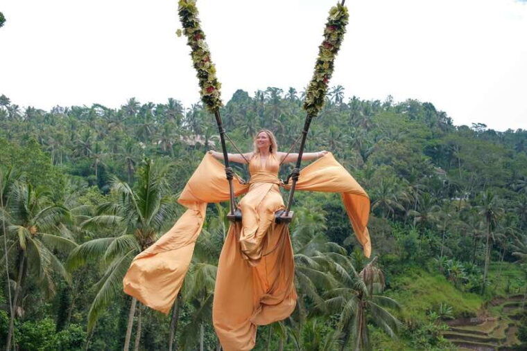 ubud-2-waterfalls-swing-monkey-forest-with-photographer