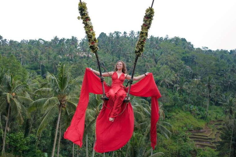ubud-2-waterfalls-swing-monkey-forest-with-photographer