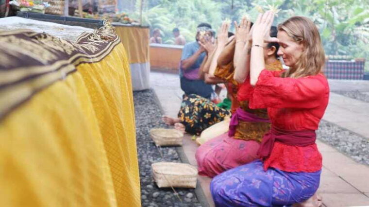 ubud-choose-your-location-to-taman-beji-griya-waterfall