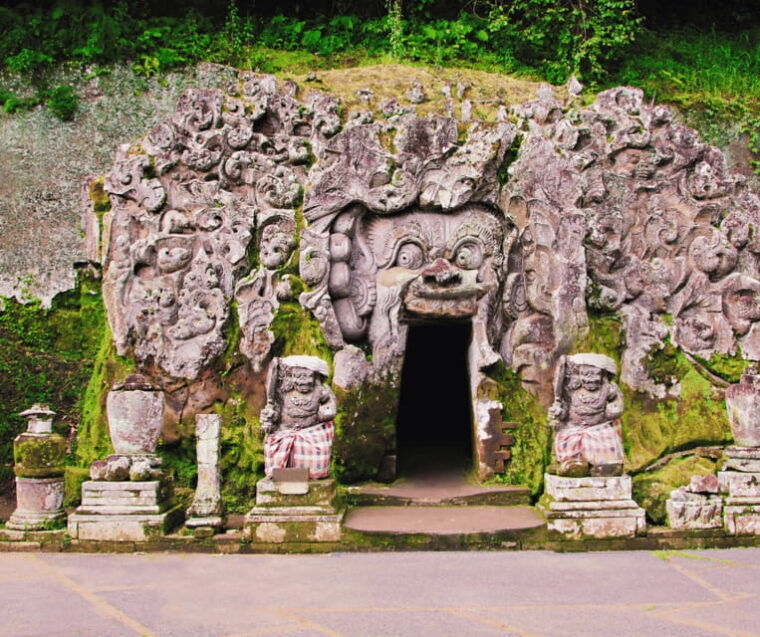 ubud-cultural-unesco-temple-balinese-house-water-temple