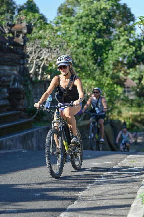 ubud-cycling-tour-local-villages-temple-and-rice-field