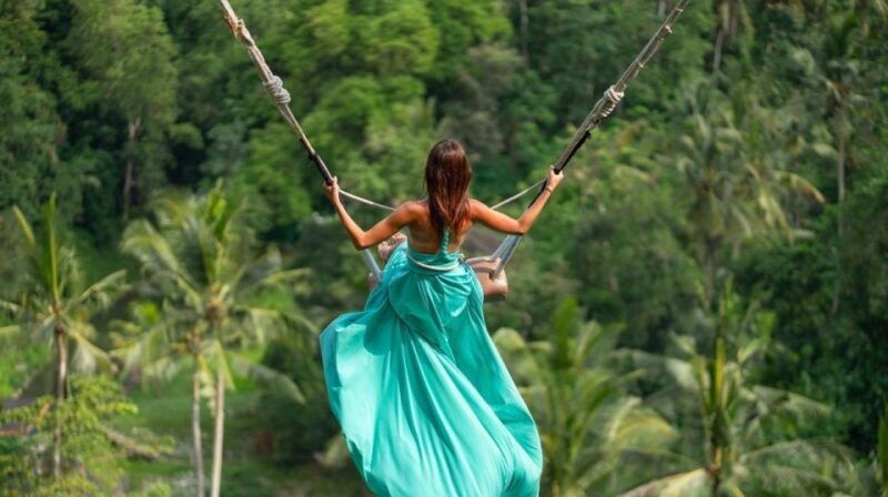 ubud-exclusive-chocolate-experience-monkey-forest-swing