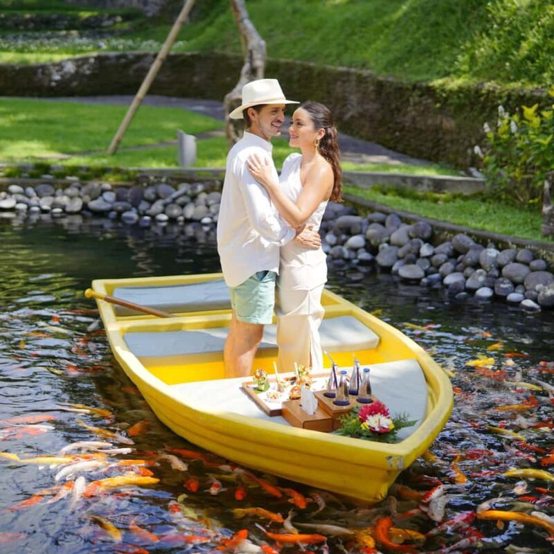 Ubud: Exclusive Photo Moment on a Boat & Candlelight Dinner - What Is the Experience All About?