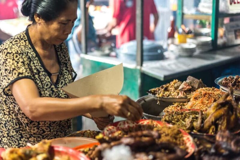 Ubud: Gianyar Night Market Food Tour with up to 17+ Tastings - Key Points