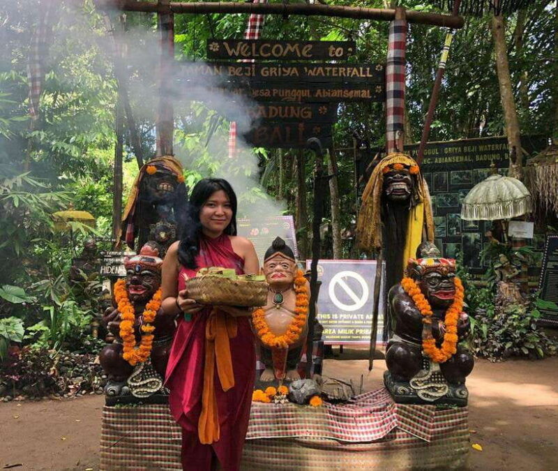 ubud-griya-beji-waterfalls-purification-ceremony