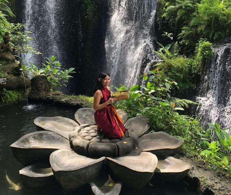 ubud-griya-beji-waterfalls-purification-ceremony