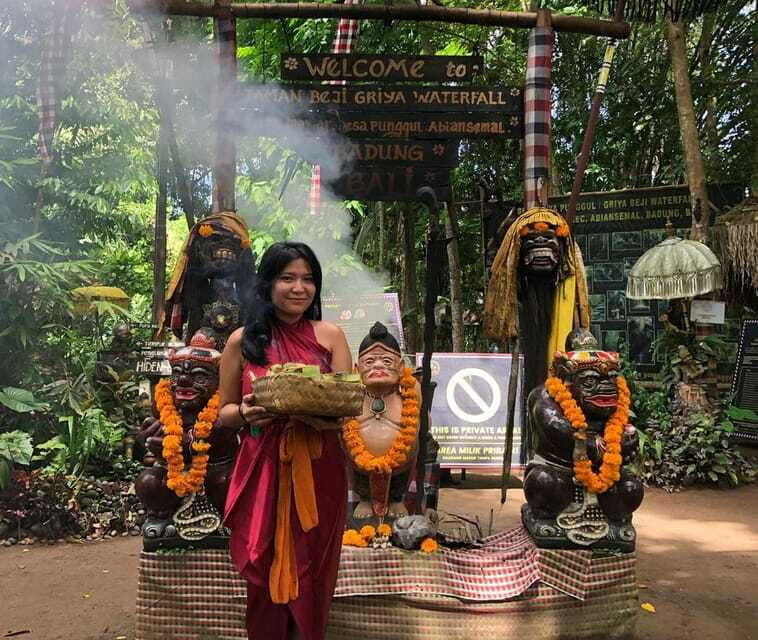 ubud-griya-beji-waterfalls-purification-ceremony