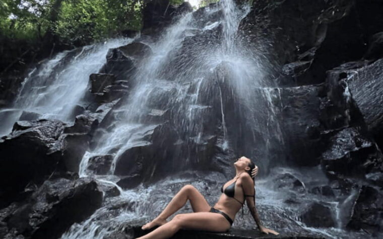 ubud-half-day-waterfall-tour-temple