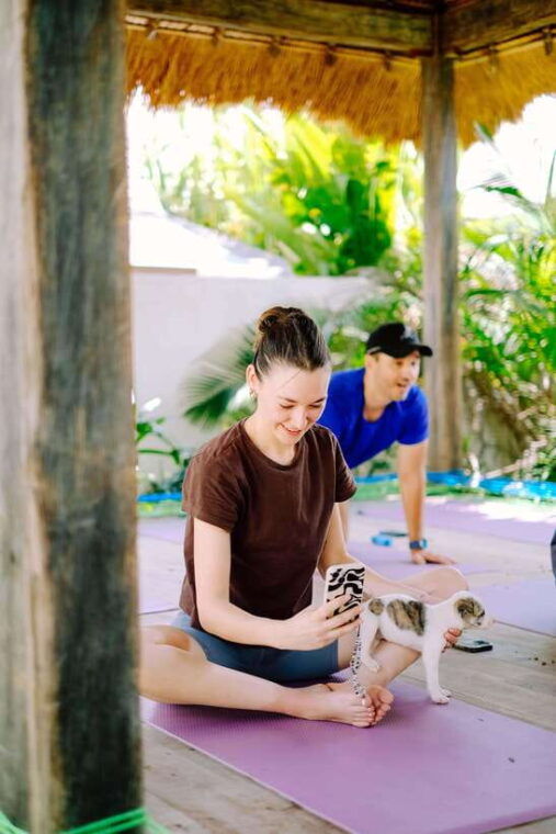 ubud-happy-puppy-yoga