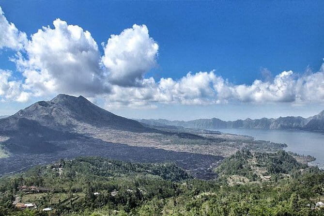 Ubud: Holy Water Temple, Volcano View, Rice Terrace, MonkeyForest - Key Points  