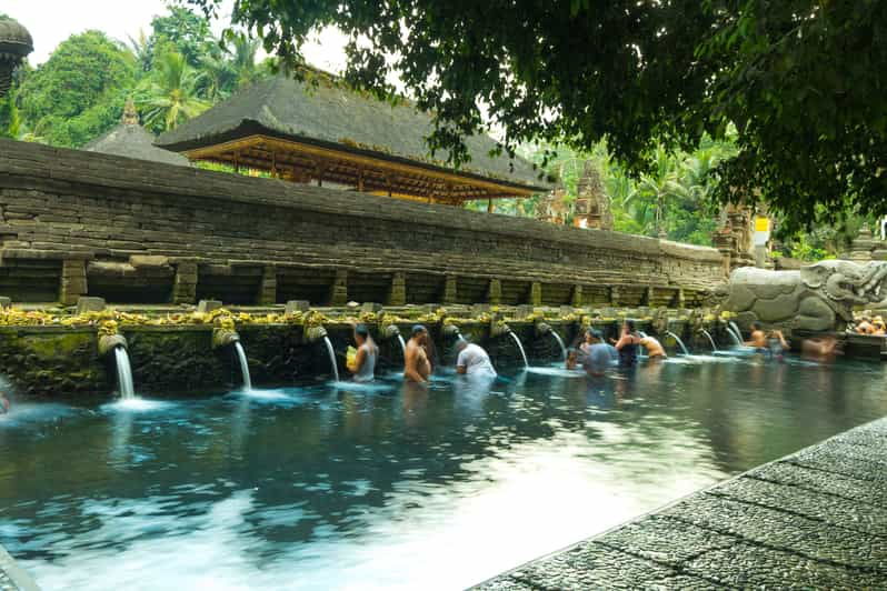 ubud-monkey-forest-holy-water-temple-and-hot-springs-tour