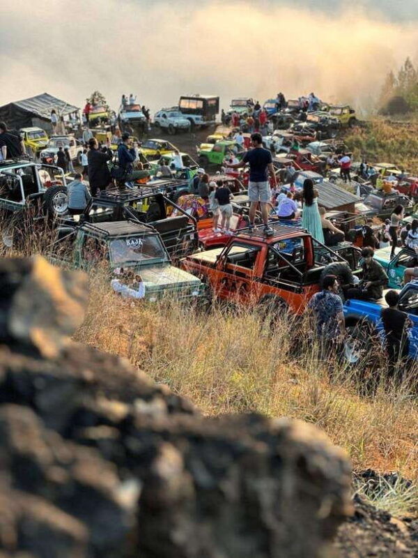 ubud-mt-batur-jeep-4wd-sunrise-with-black-lava-tour