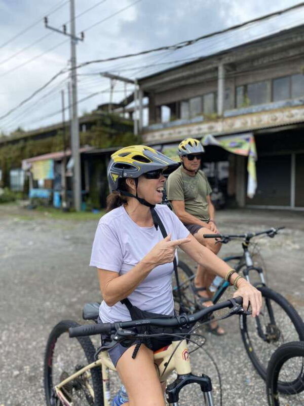 ubud-private-bike-tour-inside-rice-field-ubud-countryside