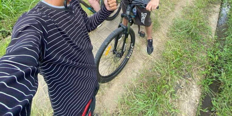 ubud-private-bike-tour-inside-rice-field-with-meal-pool