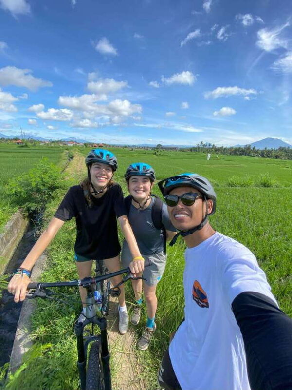 ubud-private-e-bike-tour-inside-rice-field-with-meal-pool