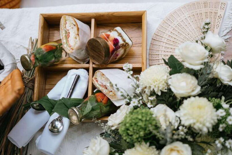 ubud-romantic-picnic-on-a-wooden-boat-with-sparkling-wine-2