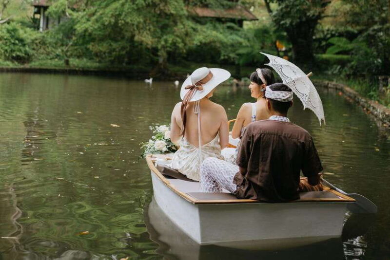 ubud-romantic-picnic-on-a-wooden-boat-with-sparkling-wine-2