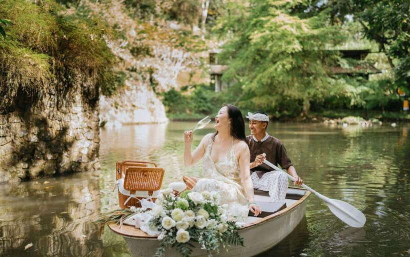 ubud-romantic-picnic-on-a-wooden-boat-with-sparkling-wine