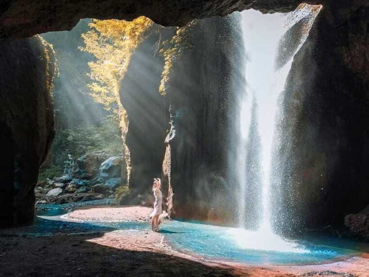 ubud-secret-waterfalls-jungle-swing-private-tour