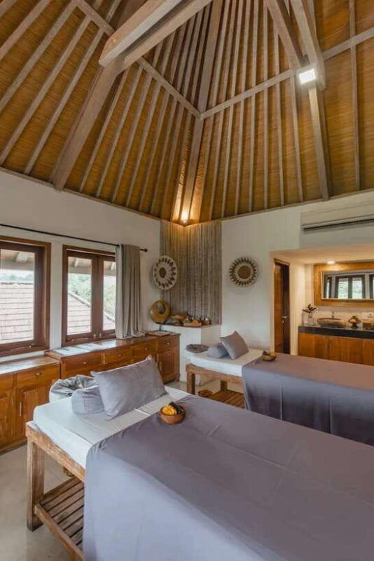 ubud-spa-flower-bath-experience-at-svaha-spa-dedary