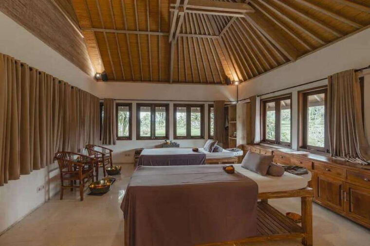 ubud-spa-flower-bath-experience-at-svaha-spa-dedary