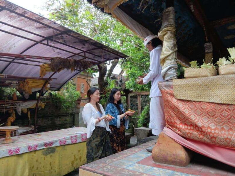 ubud-spiritual-experience-balinese-astrology-and-blessing