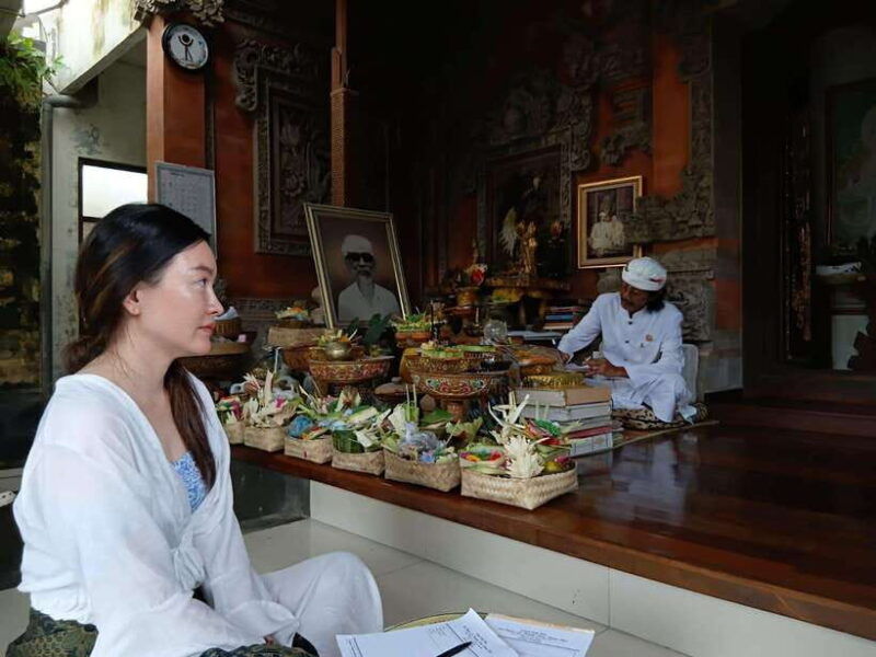 ubud-spiritual-experience-balinese-astrology-and-blessing