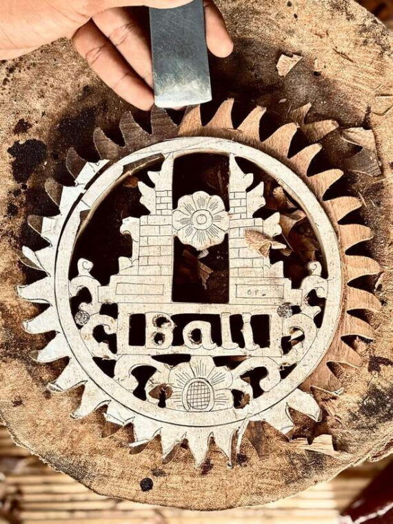 ubud-wood-carving-experience