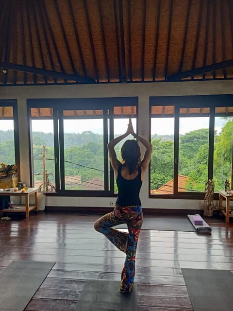 ubud-yoga-class-spiritual-open-chakra-and-temple-healing