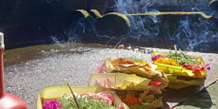 ubud-yoga-class-spiritual-open-chakra-and-temple-healing