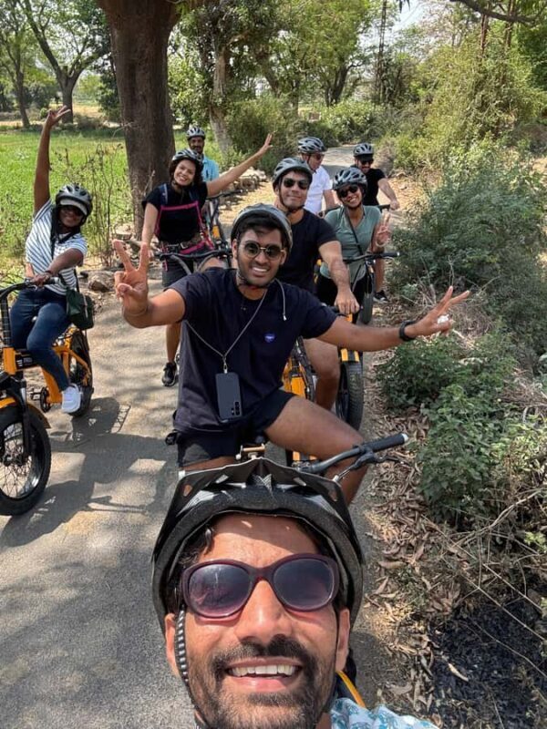 Udaipur: E-Cycling through lakes and villages - Key Points