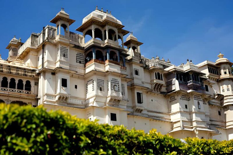 Udaipur Full Day City tour with Boat Ride and Lunch - Savoring Local Flavors with a Traditional Lunch