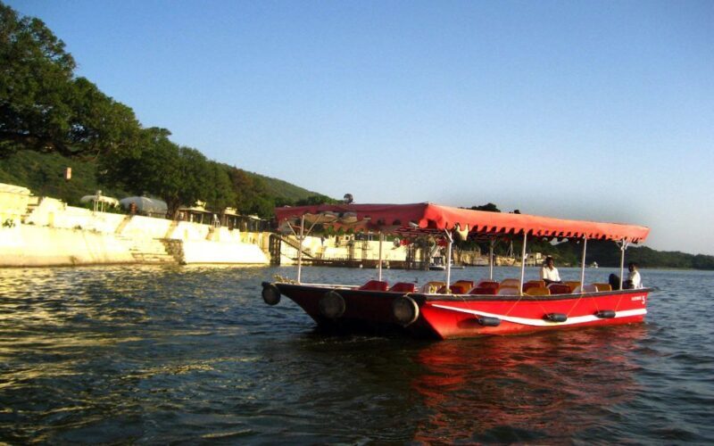 Udaipur Full-Day Private Tour with Boat Ride and Lunch - The Experience and Guides: What Sets It Apart?
