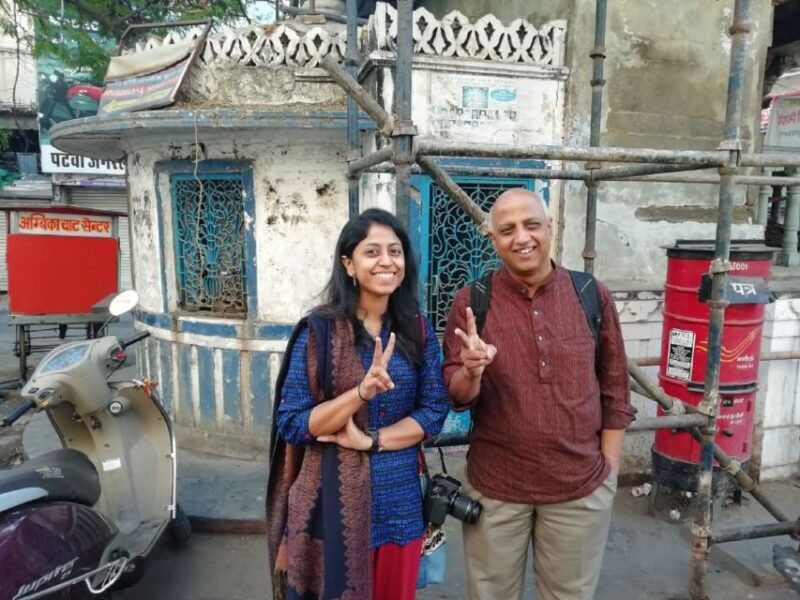 Udaipur: Guided Ghat Tour and Boat Ride - The Guides: Passionate, Knowledgeable, and Engaging