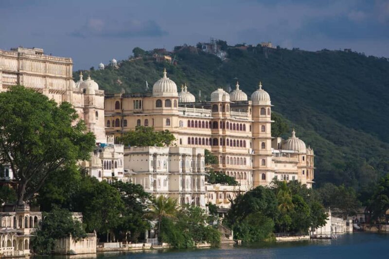 Udaipur: Private Full-Day Sightseeing Tour by Car with Guide - The Itinerary Breakdown