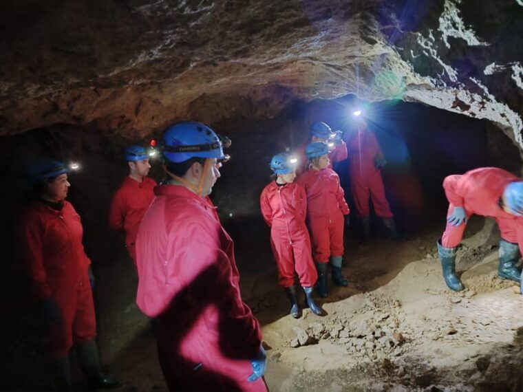 udias-guided-tour-in-mine-and-access-to-natural-cave