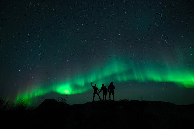ultimate-aurora-hunt-northern-lights-van-tour-with-hot-drinks