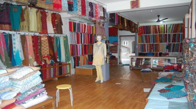 ultimate-sari-and-kurtha-shopping-tour-in-thamel-kathmandu
