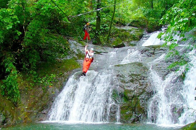 ultimate-waterfall-zipline-18-lines-over-11-falls