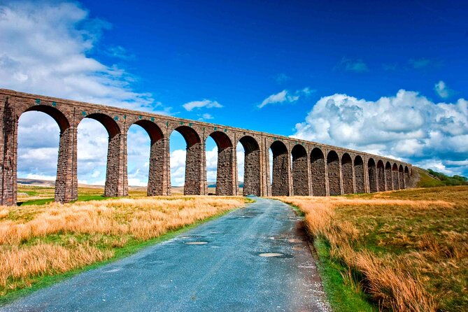 ultimate-yorkshire-dales-tour-magnificent-views-photo-stops-expert-guide