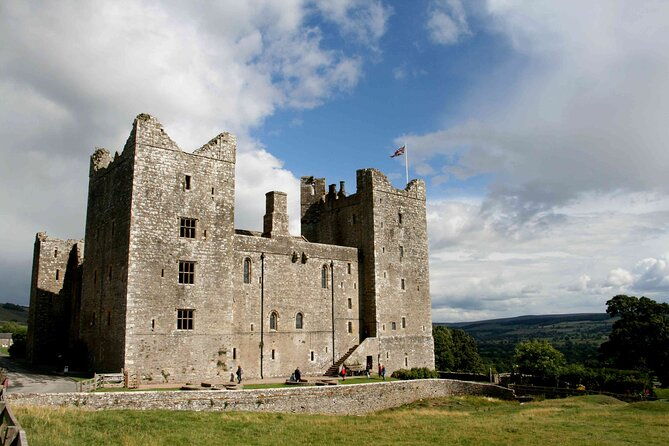ultimate-yorkshire-dales-tour-magnificent-views-photo-stops-expert-guide