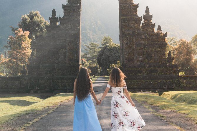 Ulun Danu tample and Tanah Lot sunset - The Guide Making the Difference