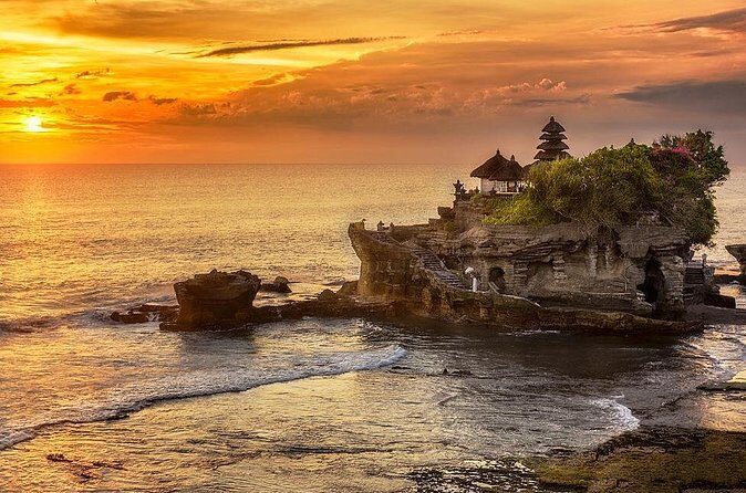Ulun Danu tample and Tanah Lot sunset - Who Will Love This Tour?
