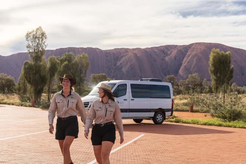 Uluru: Small Group Sunset Tour with Sparkling Wine - The Experience of the Guides