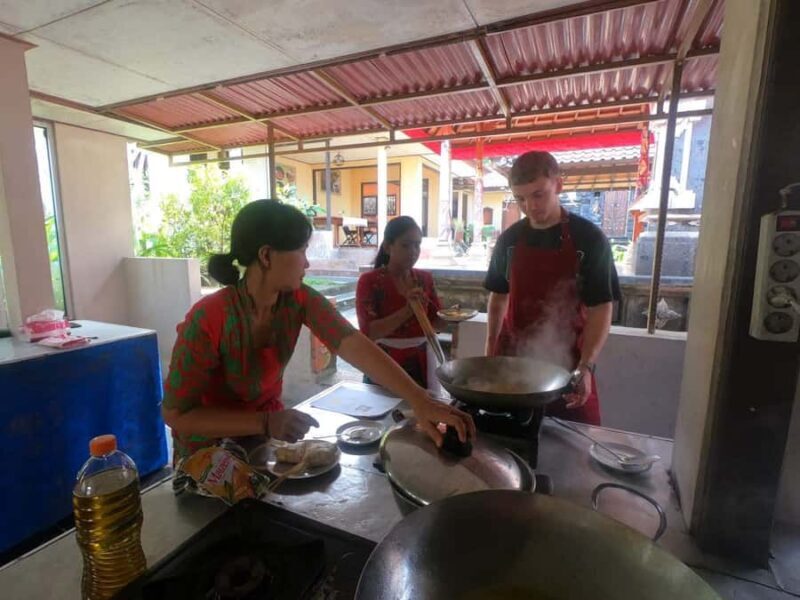 Uluwatu: Balinese Cooking Class And Market Tour Free Pick Up - Why This Experience Works