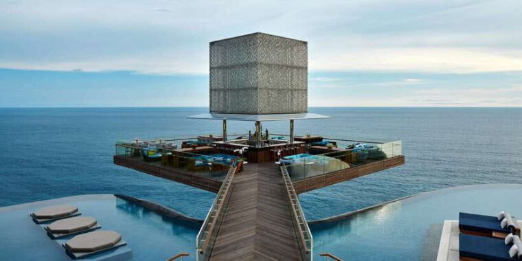 uluwatu-beach-club-and-cliffside-private-bar-hopping-tour