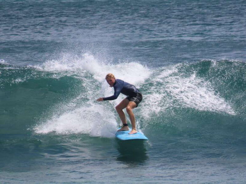 uluwatu-beginner-intermediate-surf-lesson-with-equipment