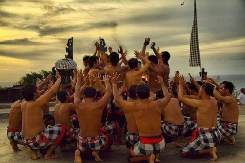uluwatu-best-sunset-at-temple-jimbaran-seafood-dinner
